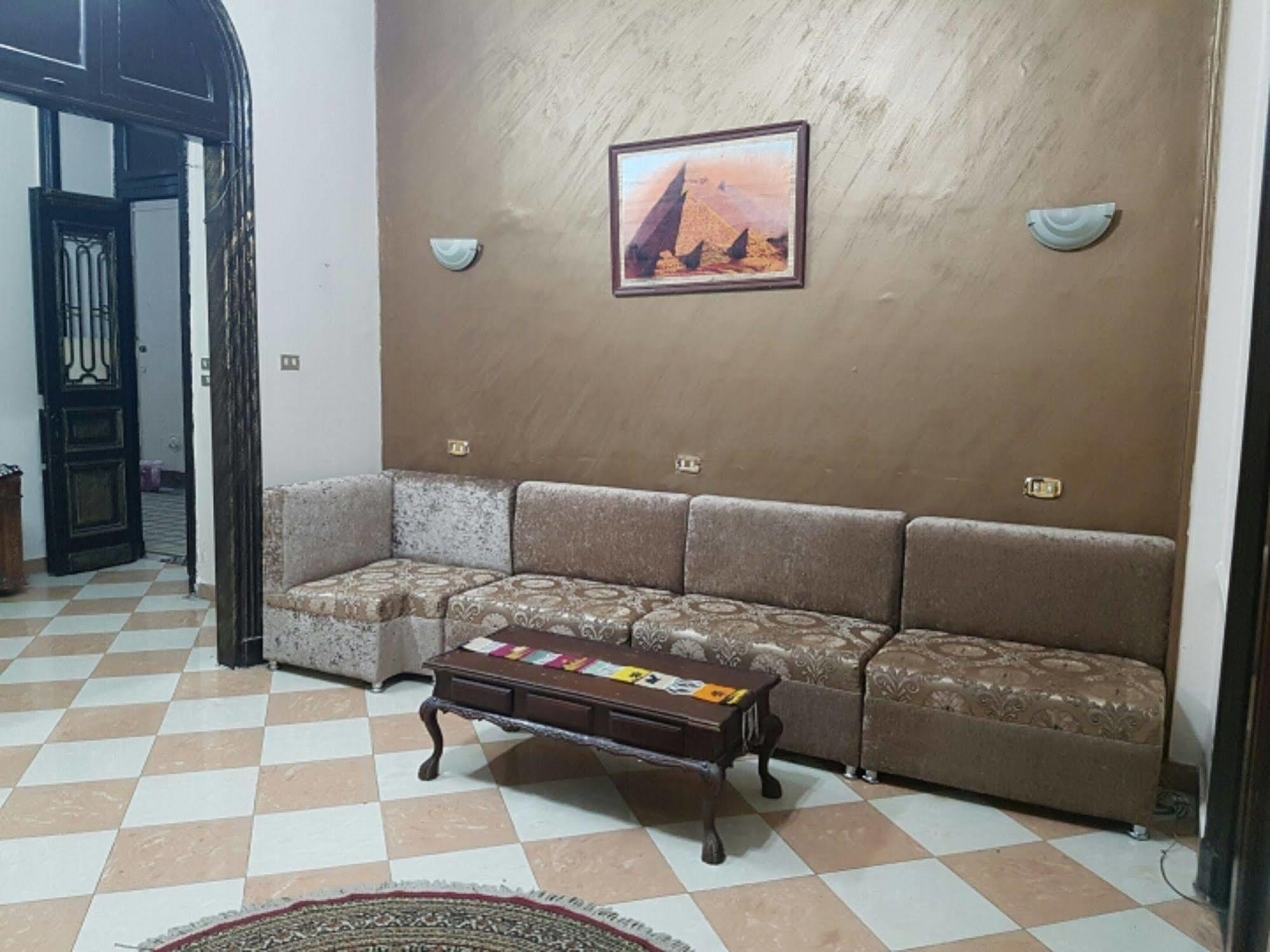 The Australian Hostel Кайро Екстериор снимка