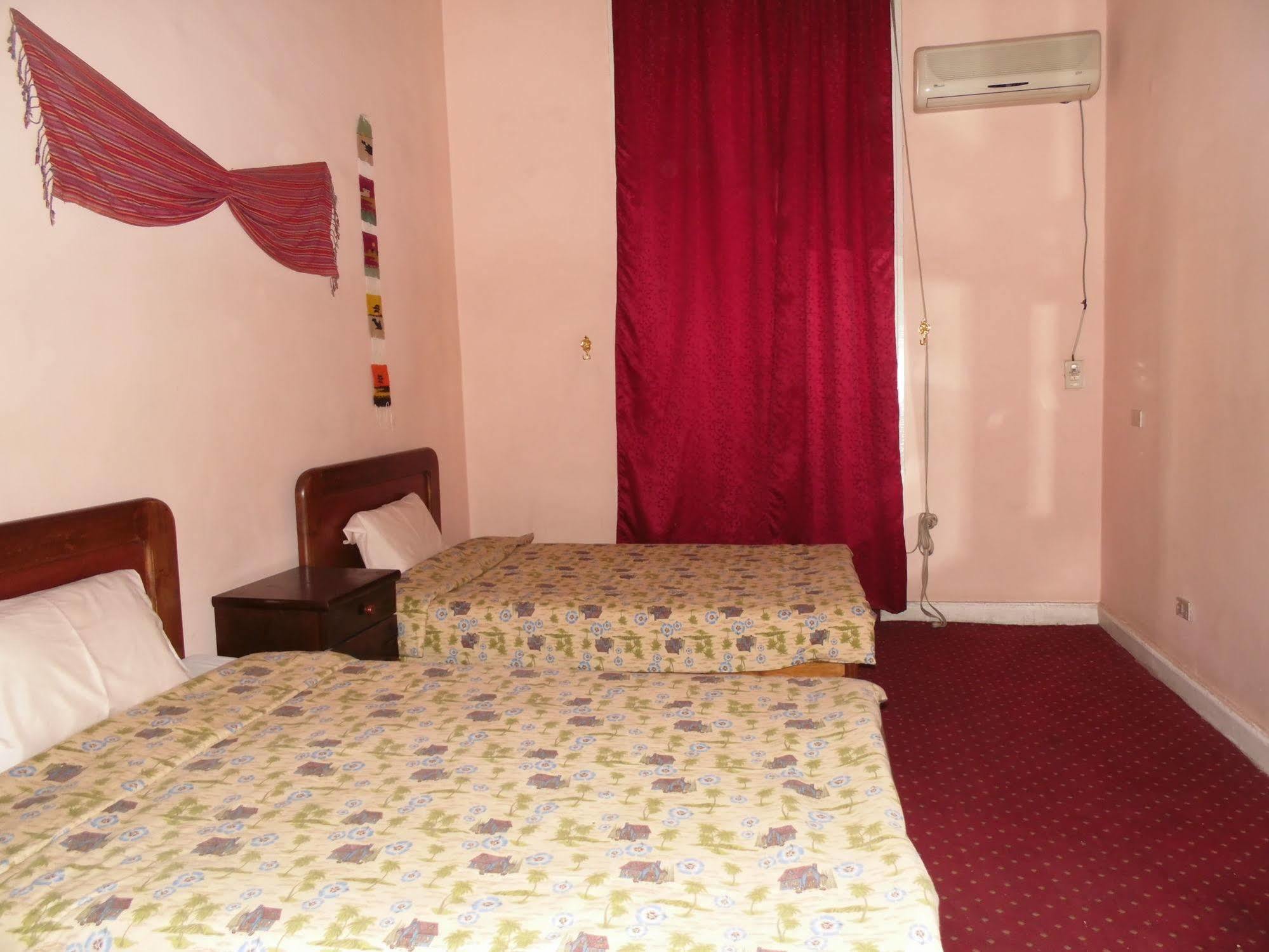 The Australian Hostel Кайро Екстериор снимка