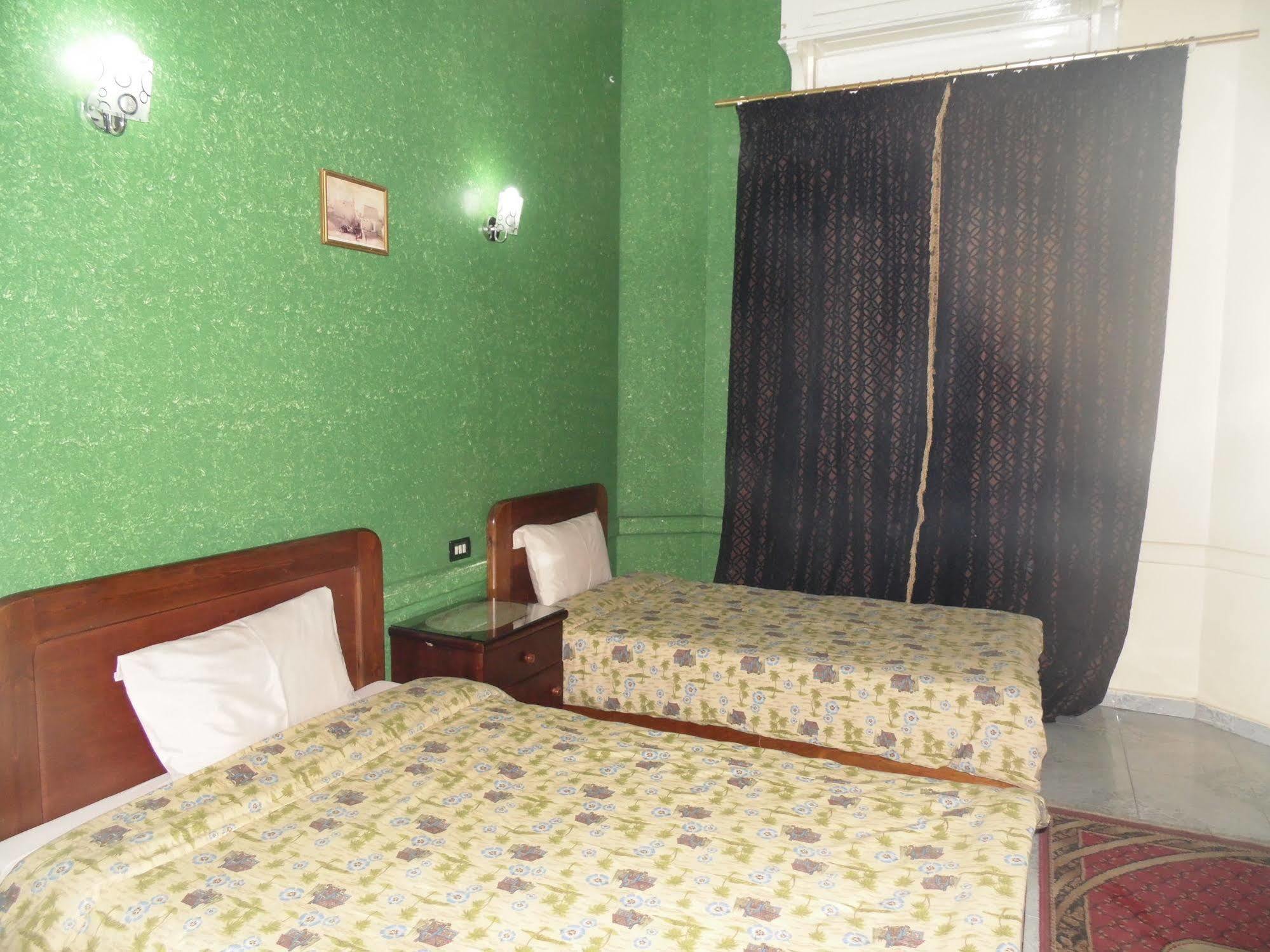 The Australian Hostel Кайро Екстериор снимка
