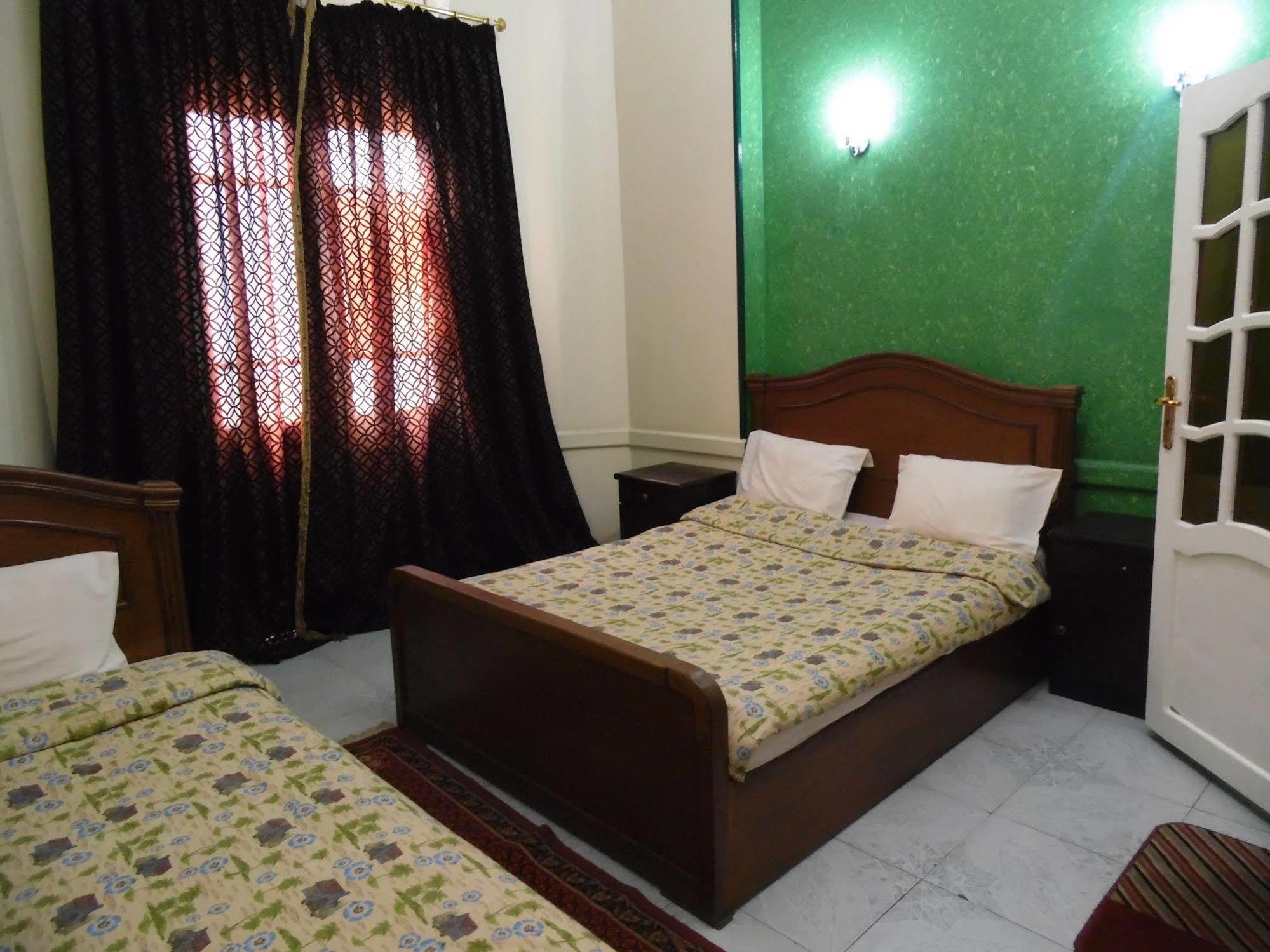 The Australian Hostel Кайро Екстериор снимка