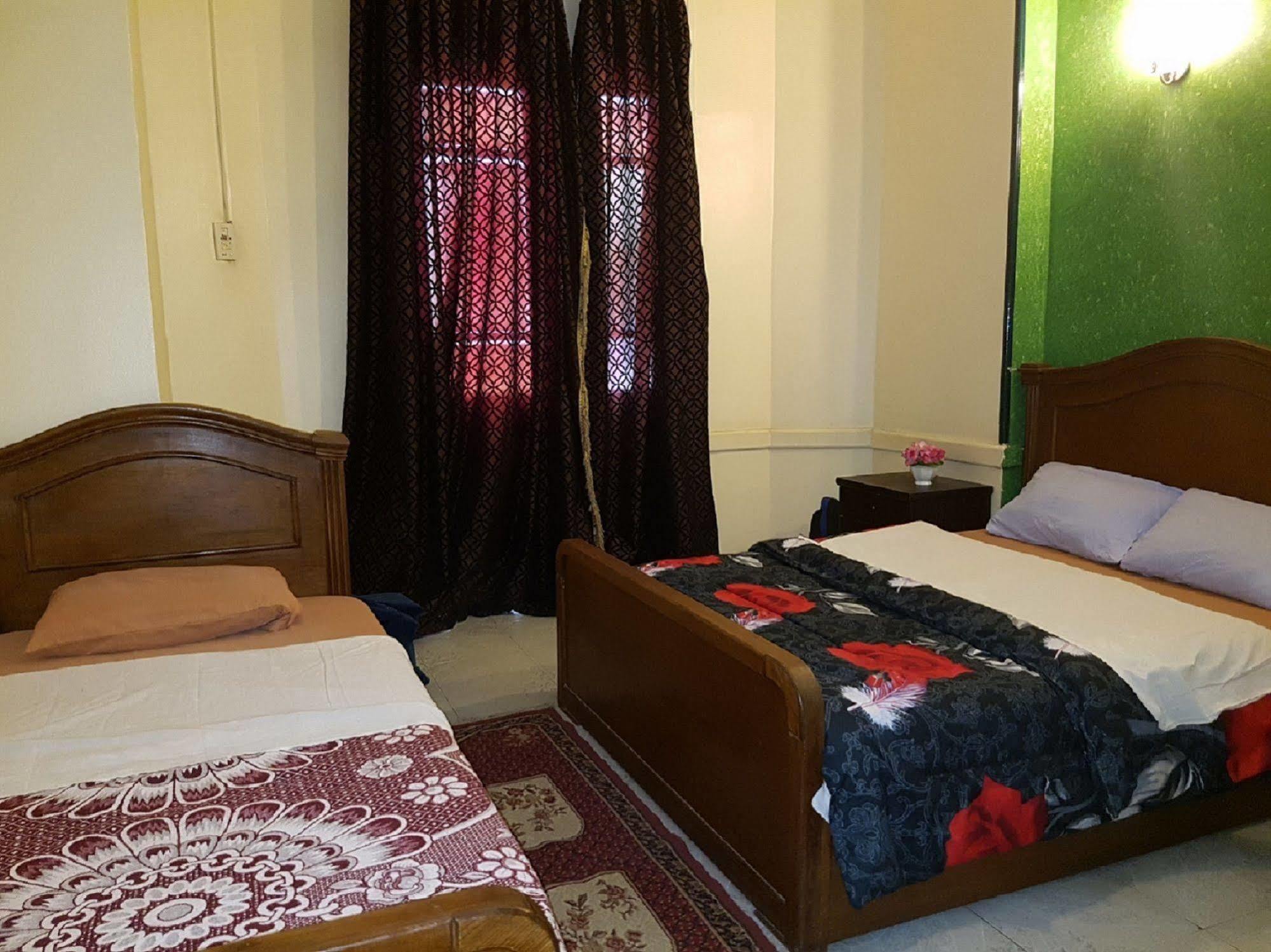 The Australian Hostel Кайро Екстериор снимка